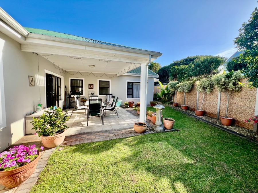 3 Bedroom Property for Sale in Stilbaai Wes Western Cape